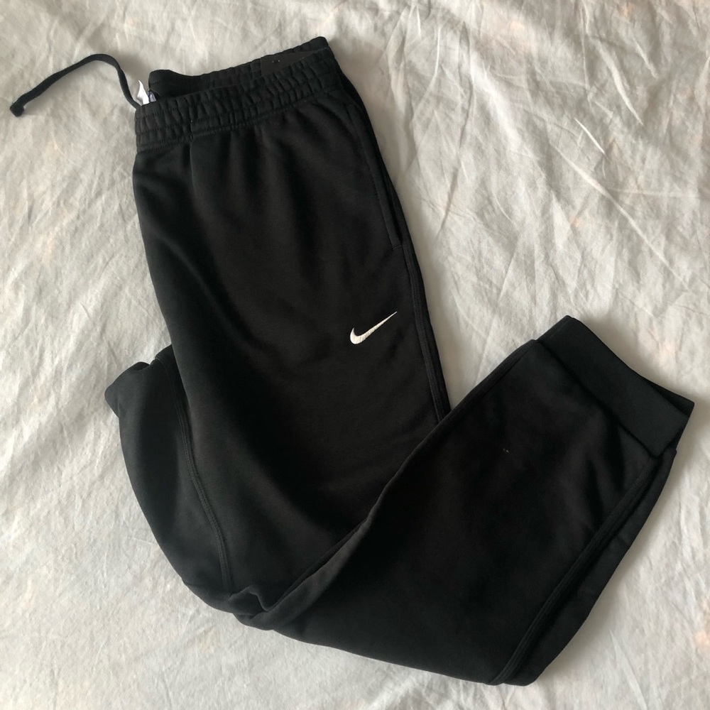 Nike Standard Fit Joggers
